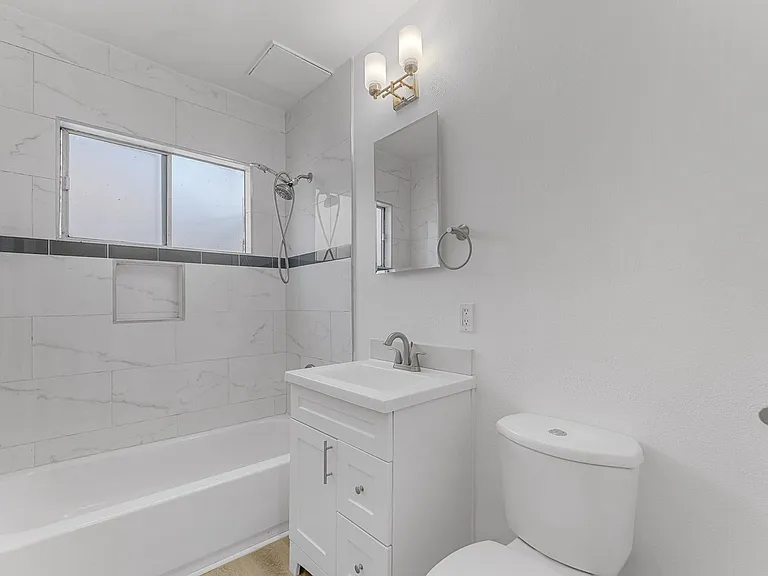 531 W Hyde Park Blvd #3 — Photo 8