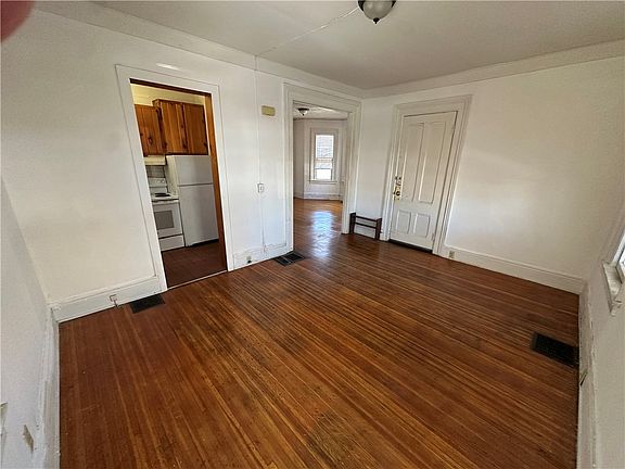 5th image of 525 Averill Ave