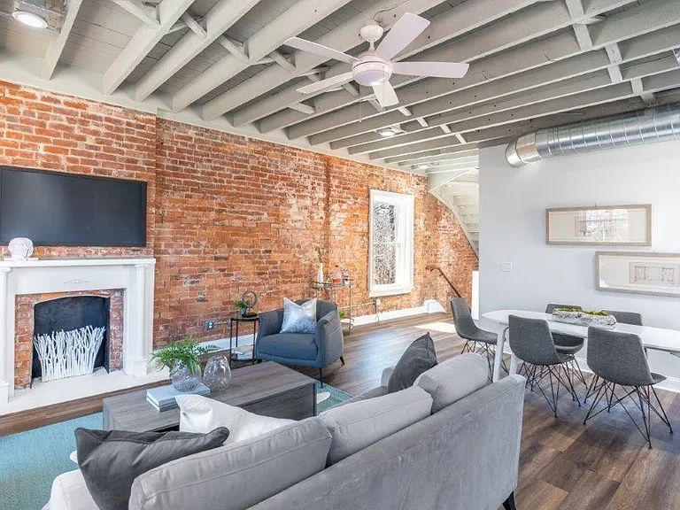 1101 Lee St #3 — Photo 4