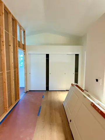 1401 N Elm St — Photo 3