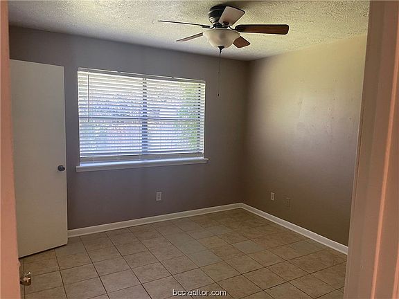 3rd image of 822 San Benito Dr
