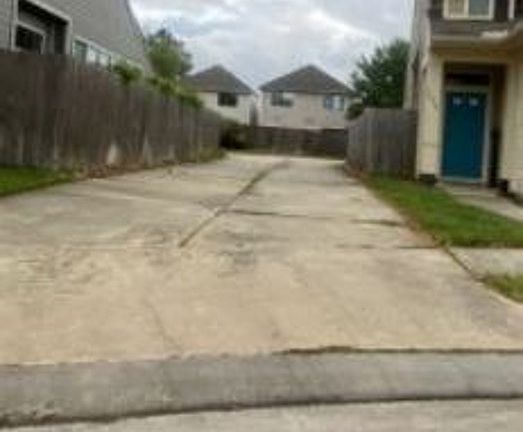 Exterior Neighborhood (street photo)