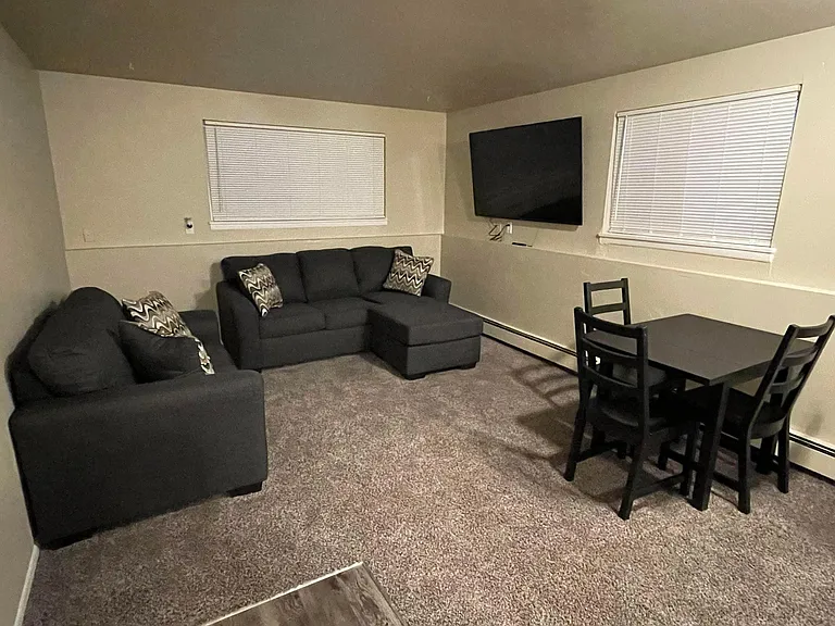 1179 Cree Dr #1 — Photo 2