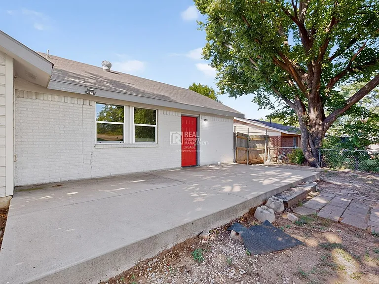 303 Westwood Dr — Photo 23