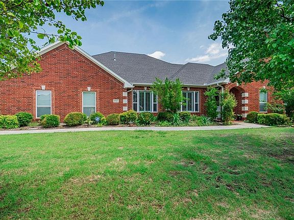 3rd image of 4751 Lake Dr