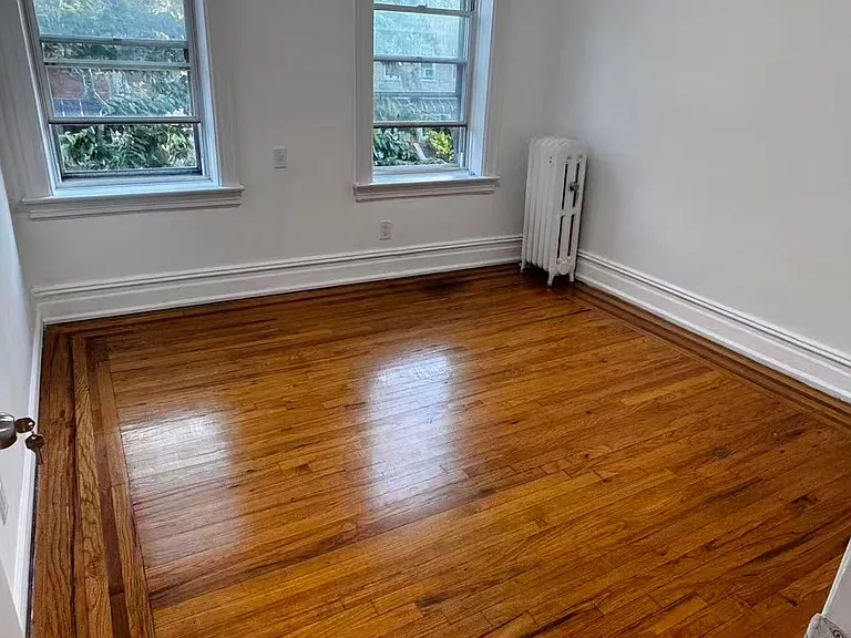 1551 E 32nd St #2 — Photo 4