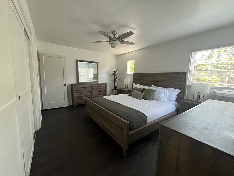 204 W Lewis St — Photo 38