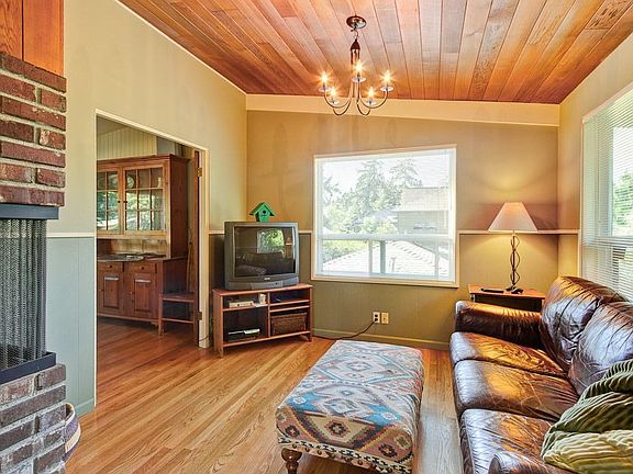 3rd image of 11003 SE 25th St