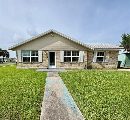 101 Ursula Dr — Photo 1