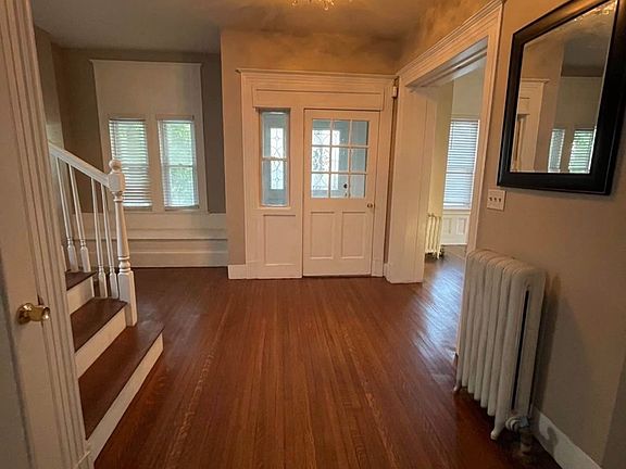 3rd image of 95 Hollywood Ave #1