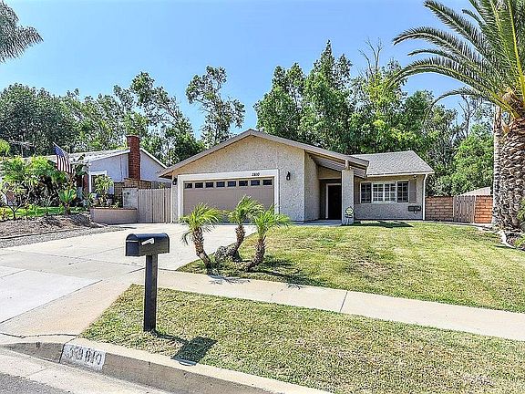 2nd image of 3810 Aspen Ln