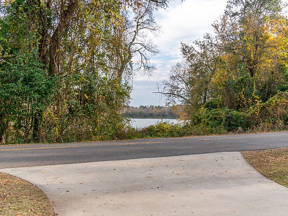 3rd image of 9 Lakemont Dr