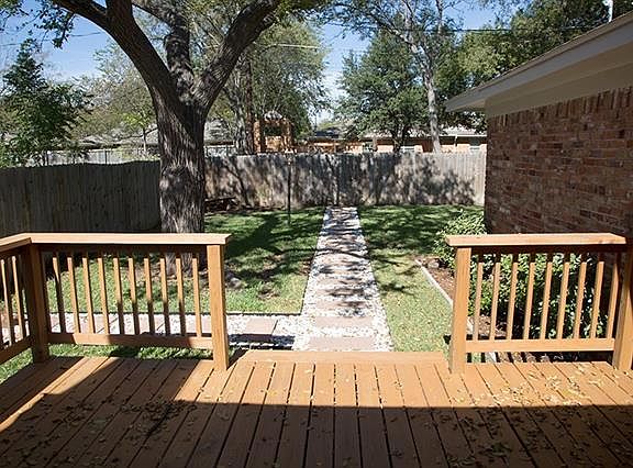 4th image of 628 Dumont Dr