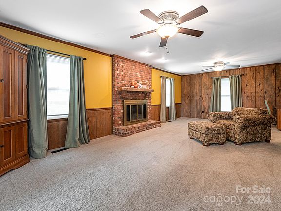 5th image of 209 Hughey Dr
