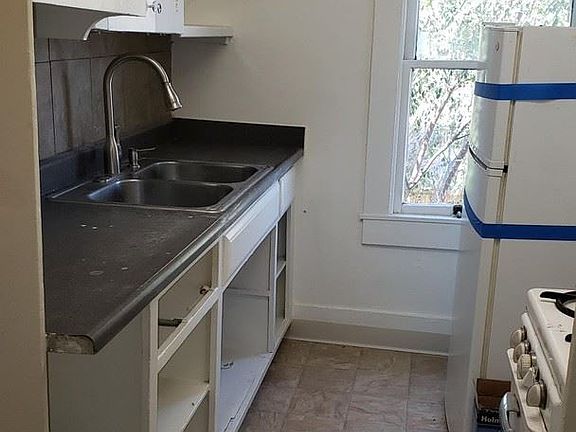 3rd image of 139 N 6th St APT 3