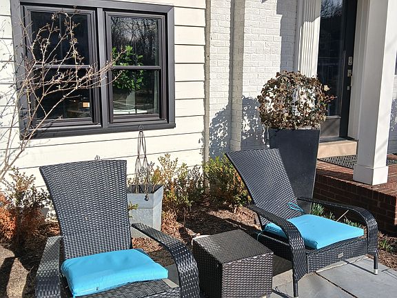 Front seating area