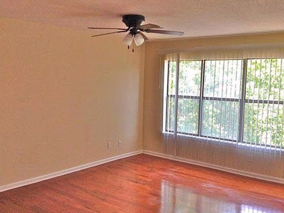 2nd image of 100 Brighton Hill Cir APT 8E