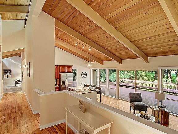 4th image of 3332 Sahalee Dr W