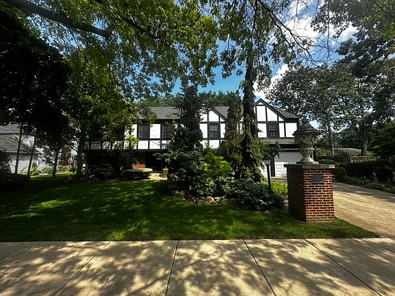 2nd image of 449 Anjou Dr