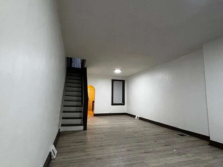 2116 E Cambria St — Photo 2