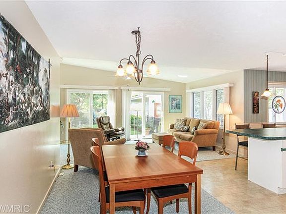 5th image of 2706 Hall St SE