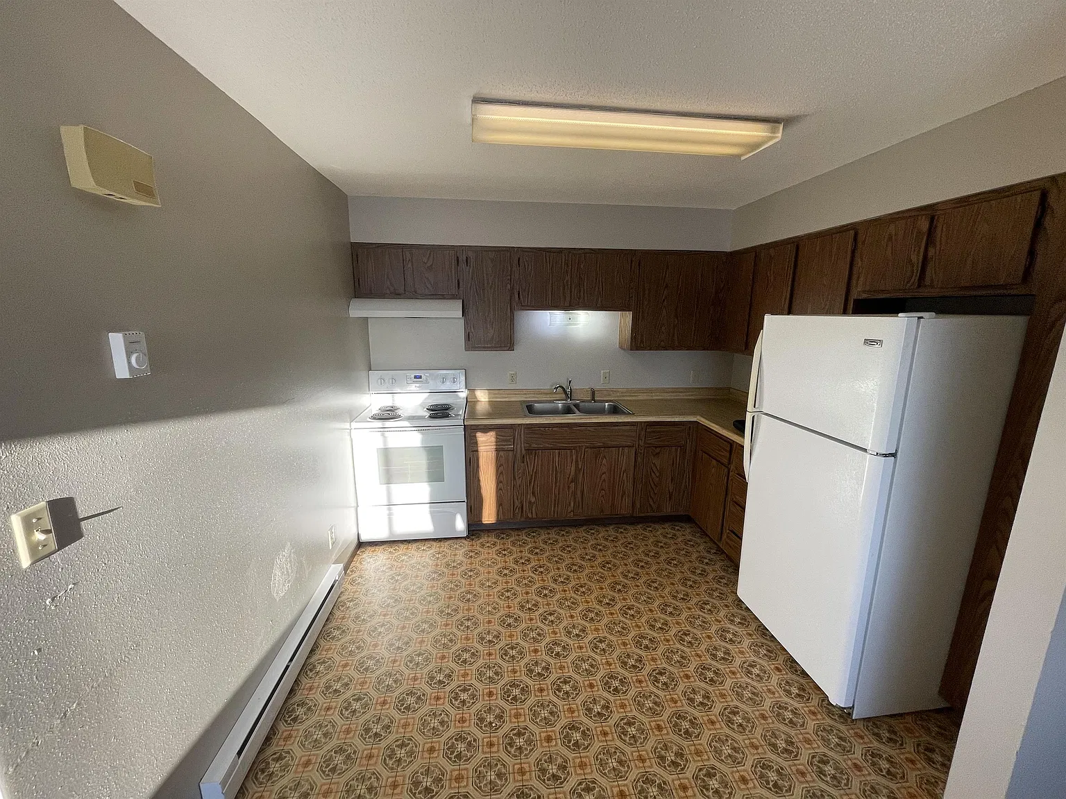 VR - 1400 E 1st St - Webster - 1 — Photo 2