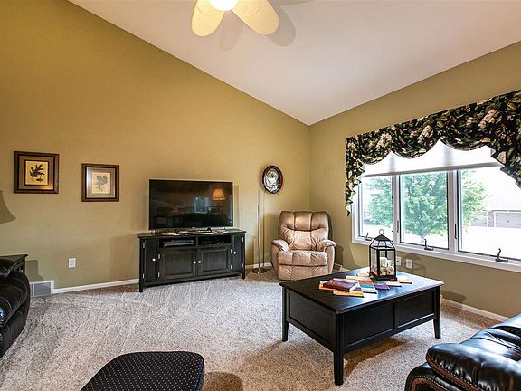 2nd image of 3310 Arrowwood Ln
