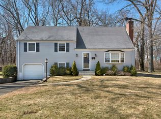 11 Barrett Ln, Port Chester, NY 10573