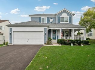 32 E Dahlia Ln, Round Lake Beach, IL 60073