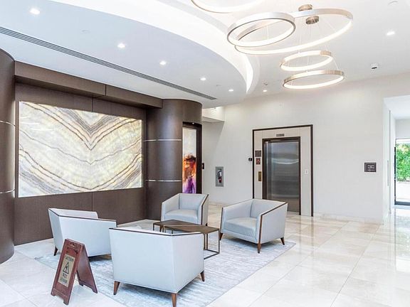 2nd image of 20225 NE 34th Ct APT 812