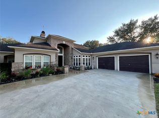 447 Schaefer Rd, Victoria, TX 77905