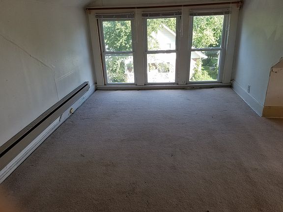 2nd image of 423 W Poplar St APT 3