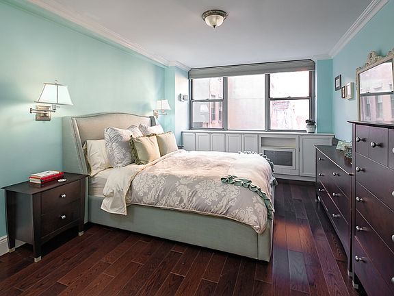 4th image of 32 Gramercy Park S APT 3A