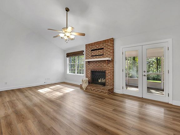3rd image of 3517 Larkspur Ln