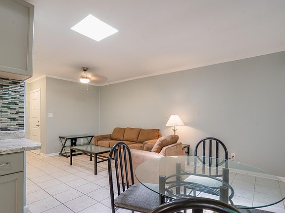 3rd image of 520 E 9th Ave