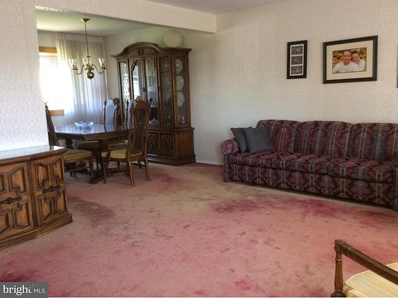 2nd image of 9970 Wistaria St