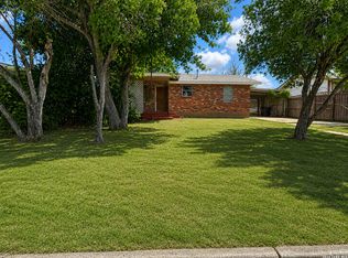 1206 S 2nd St, Floresville, TX 78114