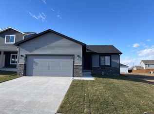 4330 Woodside Village Dr, Lincoln, NE 68528