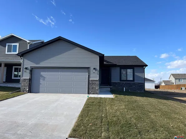 4330 Woodside Vlg, Lincoln, NE 68528