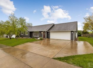 1202 E 7th St, Pella, IA 50219