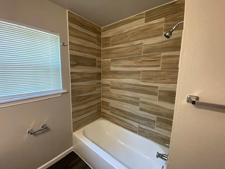 1419 Lindsey St — Photo 4