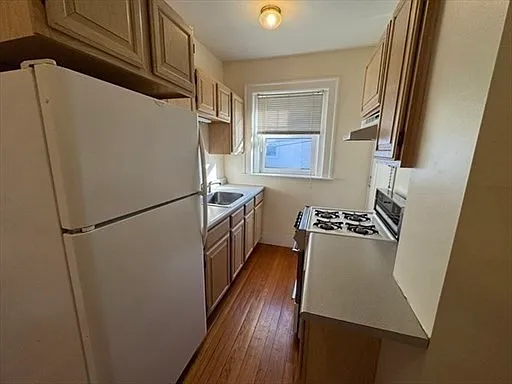 1 bed, 1.0 bath, 500 sqft, $2,300 — Photo 2