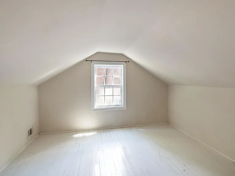 1189 Francis St NW — Photo 14