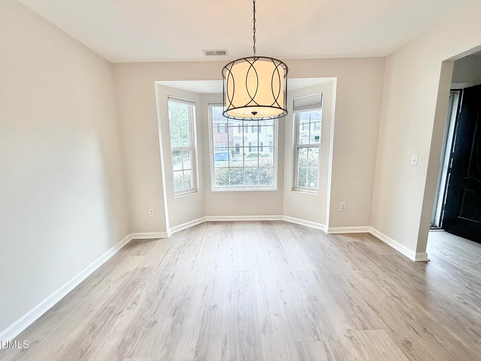 3 bed, 2.5 bath, $2,200 — Photo 4