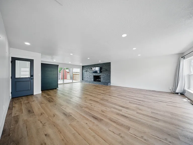 1821 E Bosham Ln #A — Photo 2