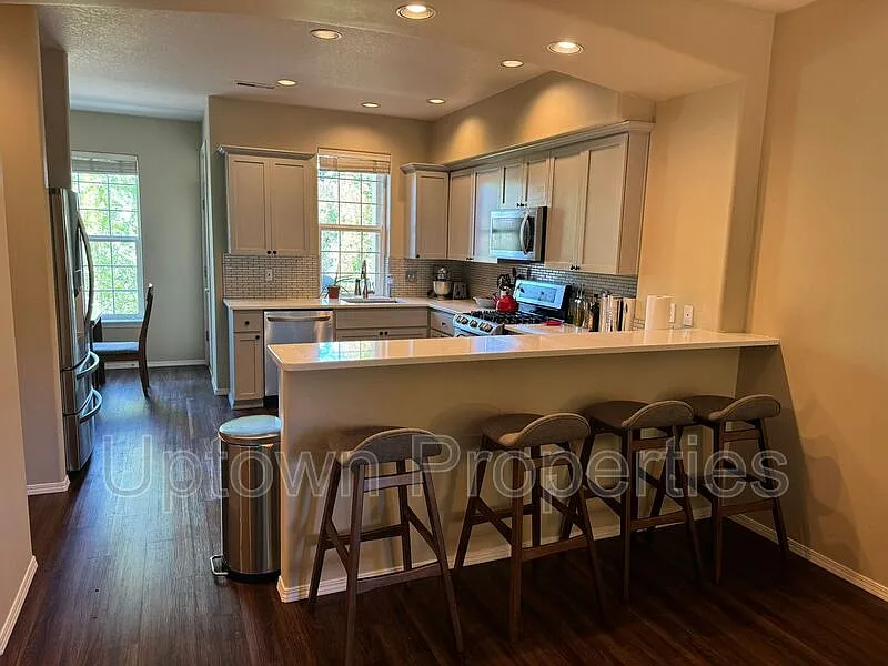 3 bed, 3.5 bath, 1600 sqft, $2,495 — Photo 3