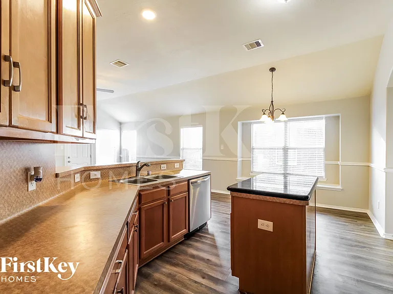 21554 Kings Bend Dr — Photo 9