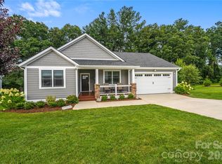 202 Windy Acres Knoll Dr, Hendersonville, NC 28792