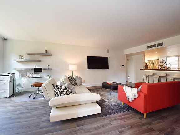 4th image of 5122 N 31st Way Unit 235