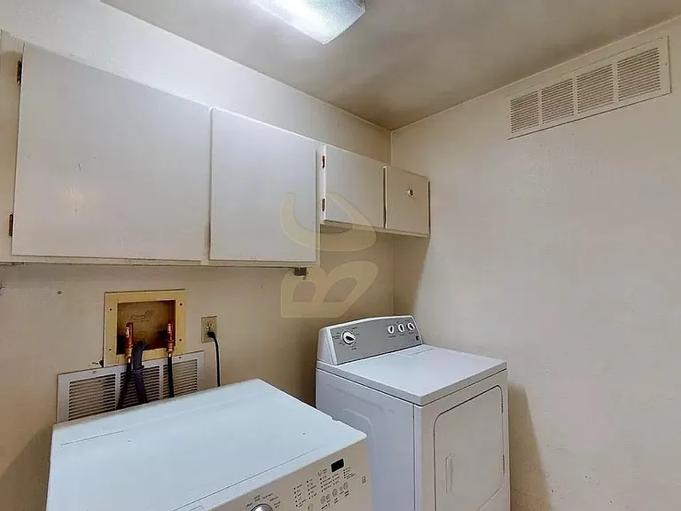 3833 Goodrich Ave NE — Photo 5